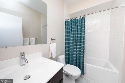 213 Green St, Philadelphia PA exterior