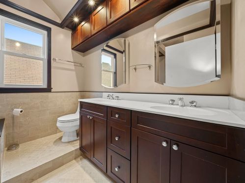 2226 Kedvale Ave, Chicago IL 60629-5708 exterior