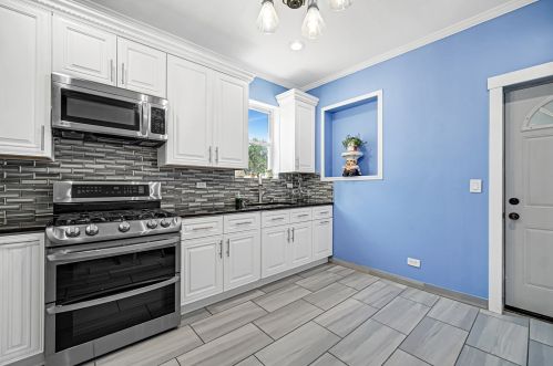 1020 Springfield Ave, Chicago IL 60624-4025 exterior