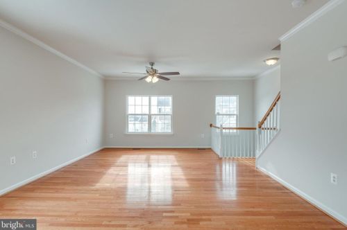 581 Kalmia Sq, Leesburg VA 20176-4037 exterior