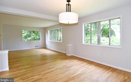 2879 Glenora Ln, Rockville MD 20850-3055 exterior