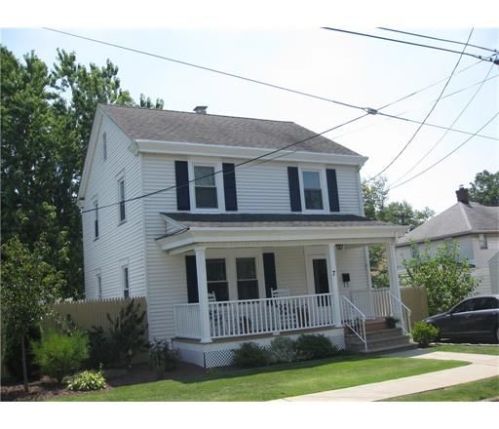 7 Lawrence St, Perth Amboy, NJ 08863-2017