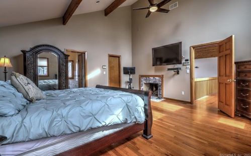 22 Ajellos Farm Rd, Seymour CT 06483-2362 exterior