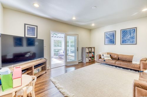 180 Cockonoe Ave, Babylon NY 11702-1904 exterior