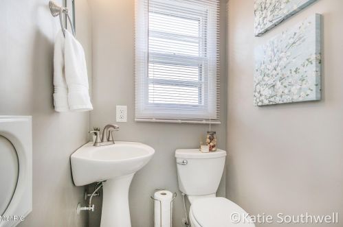 1829 Lonsdale Dr, Grand Rapids MI 49503-3827 exterior