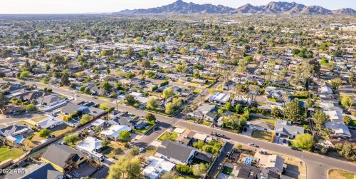 4239 42nd St, Phoenix AZ  85018-4207 exterior