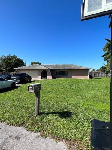 4972 21st Ave, Naples, FL 34116-5722