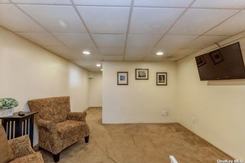 16 Dovecote Ln, Commack NY 11725-2707 exterior