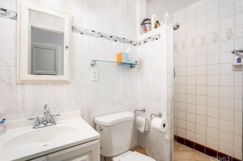 801 Courtney Ave, Fullerton CA 92833-4419 exterior