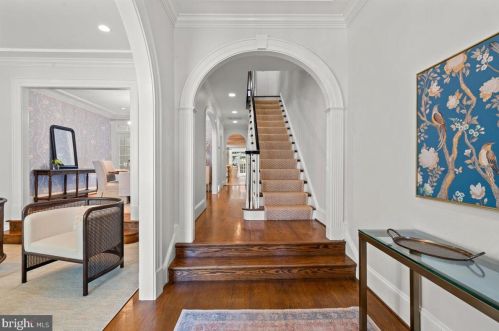 613 Royal St, Alexandria VA  22314-2031 exterior