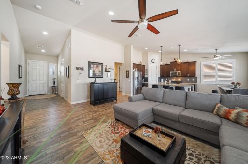 34826 3rd Ave, Phoenix AZ 85023-3640 exterior