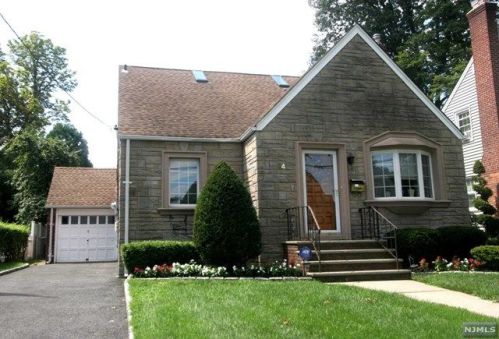 24 Oak St, Teaneck, NJ 07666-3827