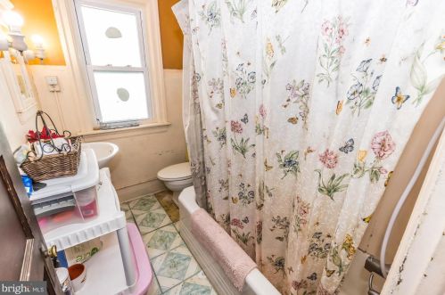 1238 Maple St, Pottstown PA 19464-5822 exterior