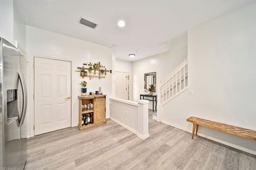 816 Hampton Cir, Naples FL 34105-4825 exterior