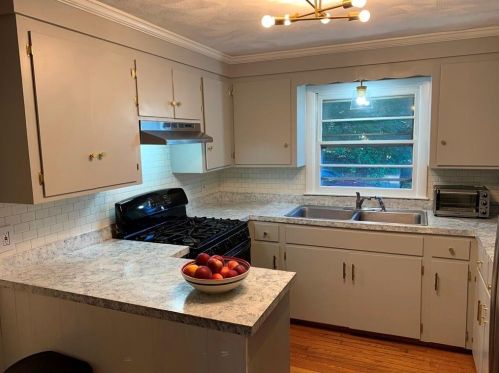 12 Redwood St, Providence RI  02908-2821 exterior