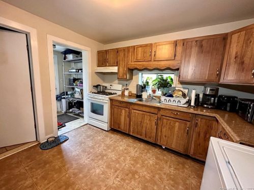 8 Burwell St, Norwalk CT 06854-4703 exterior