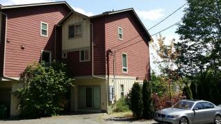 10530 24 Ave, Seattle WA  98125-6612 exterior