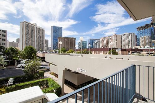 1650 Kanunu St, Honolulu, HI 96814-2748