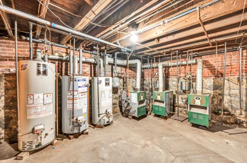 172 Adelaide St, Hartford CT 06114-1806 exterior