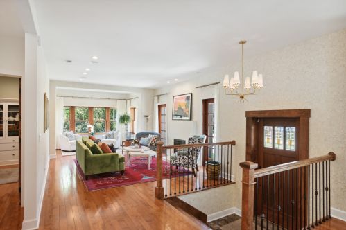 2955 Sunnyside Ave, Chicago IL 60630-3923 exterior