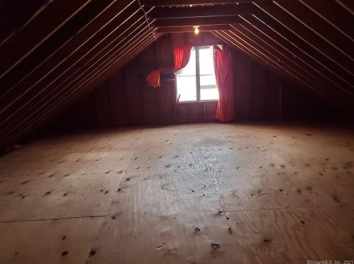 4 Kulas Ter, Seymour CT 06483-2715 exterior