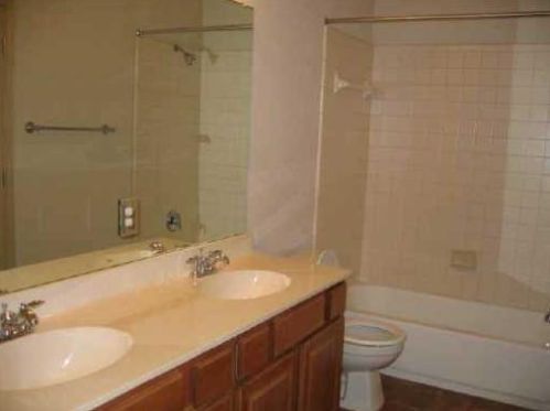 1703 Deloney St, Austin TX  78721-1111 exterior