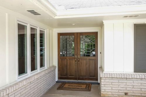 720 Langford Ln, Atlanta GA  30327-4732 exterior