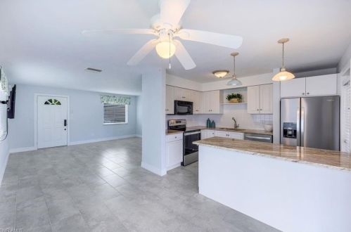 9 Kings Rd, Naples, FL 34112-0626