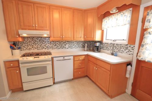 21 Dover Ave, Lavallette NJ 08735-2704 exterior