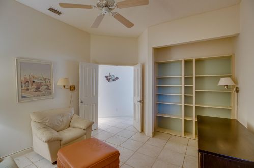 320 Bentley Cir, Fort Pierce FL 34986-2475 exterior