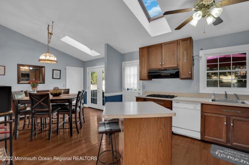 984 Woodlane Rd, Jackson Twp NJ 08527-1556 exterior