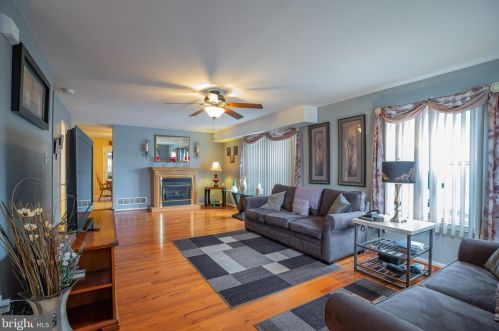 207 Summit Ave, Manor, PA 19036-2440