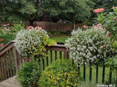 11 Maria Ct, Huntington Station NY 11746-2718 exterior