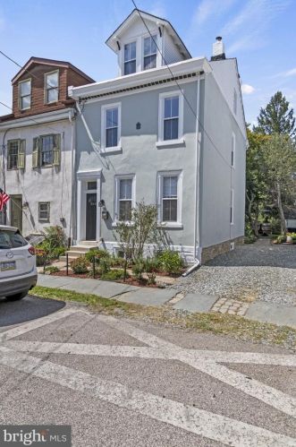 368 Martin St, Philadelphia, PA 19128-4841