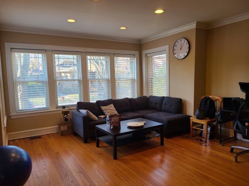 6529 Campbell Ave, Chicago, IL 60645-5329