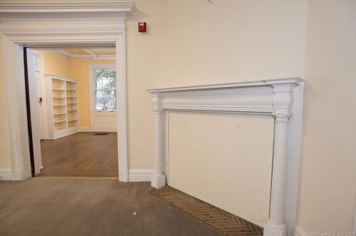 351 Main St, Ridgefield CT 06877-3810 exterior