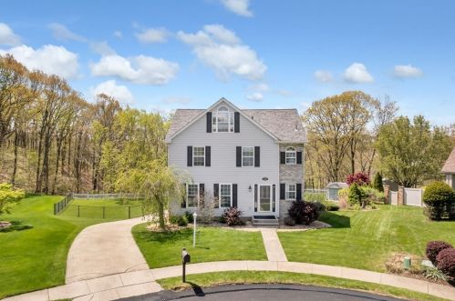 408 Larchmont Ct, Moon Twp PA  15108-9100 exterior