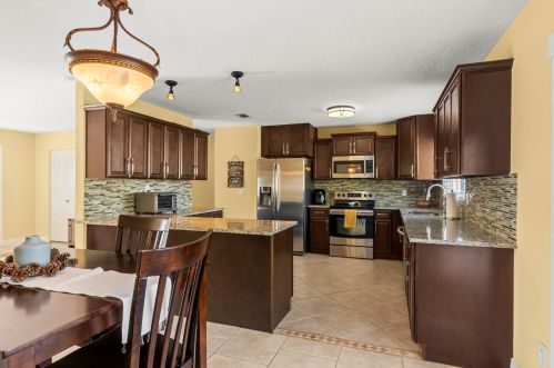 2032 Hideaway Cir, Fort Pierce FL 34952-4802 exterior