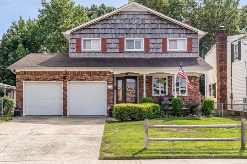 40 Kent Rd, Valley Stream, NY 11580-3317