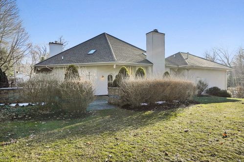 7383 Buccaneer Dr, Grand Rapids MI 49546-9104 exterior