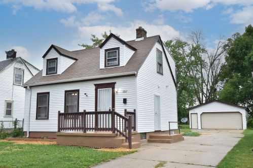 2926 Bobolink Ave, Milwaukee WI  53209-4248 exterior