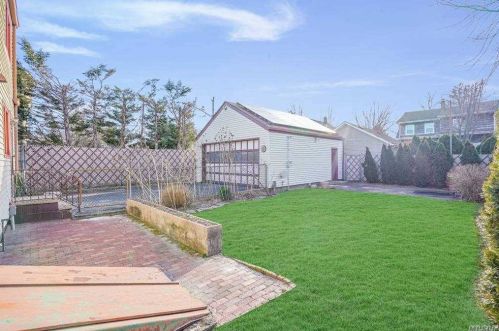 17 Caldwell St, Huntington Station NY 11746-1859 exterior