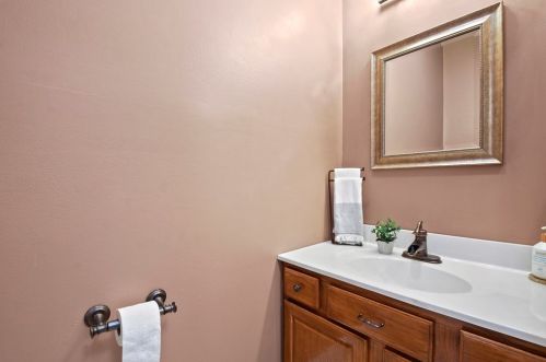 24 Konkel Ave, Webster MA 01570-3543 exterior