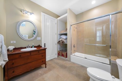 1725 Winchester Ave, Chicago IL 60622-1393 exterior