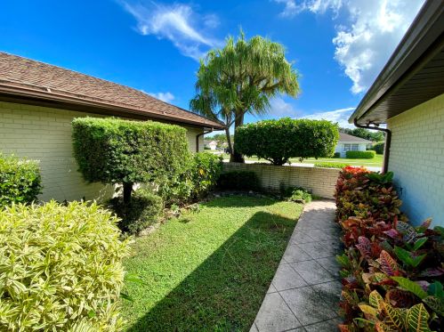10749 Greentrail Dr, Boynton Beach, FL 33436-4921