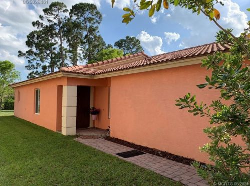 2080 Marblehead Way, Fort Pierce FL  34953-4390 exterior