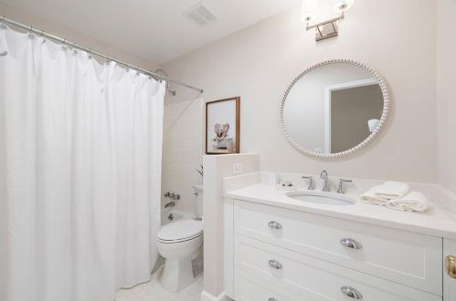 7330 Hunters Branch Dr, Atlanta GA  30328-1721 exterior