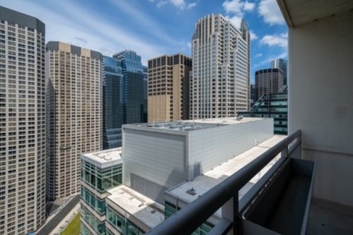 125 Jefferson St, Chicago IL  60661-3609 exterior