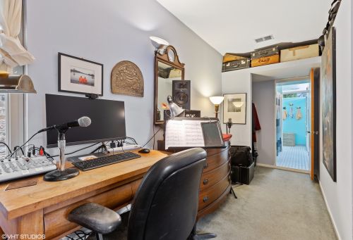 1014 Oakdale Ave, Chicago IL 60618-7324 exterior