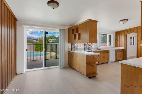 5831 8th St, Tucson, AZ 85711-3215